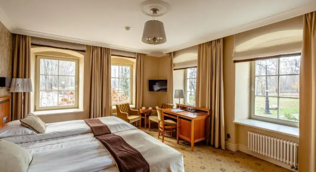 Zamek Topacz, Buchen Sie Hotel Kobierzyce Niederschlesien