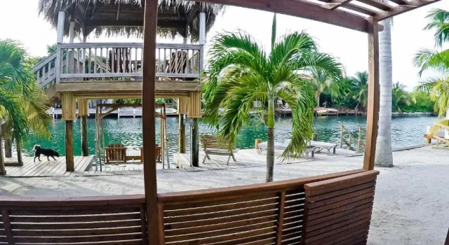 Апартаменты Dolce Cabana Waterfront Suites