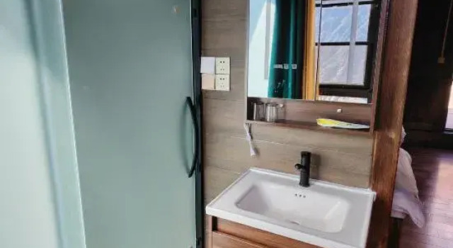 Jiaju Zangzhai Ajiacuo B&B, Prenota Bed & breakfast Hotel a Danba con parcheggio, Parcheggio