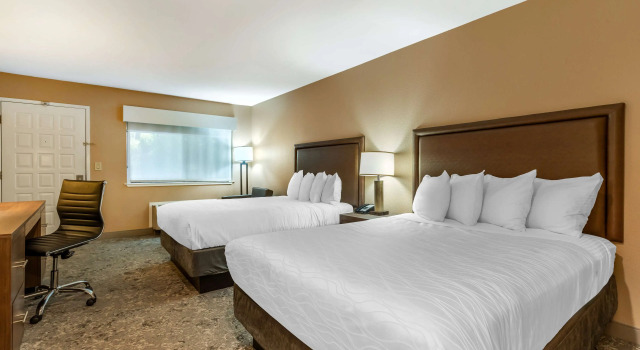 Четырёхместный номер Standard Best Western Plus Inn Scotts Valley