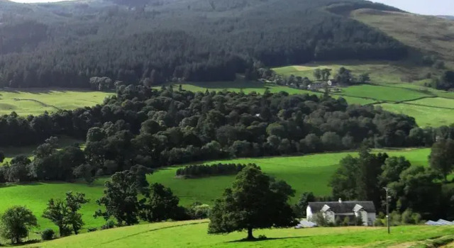 Cromald Cottages - East & West, Rezervați Apartament Ballintuim Perthshire