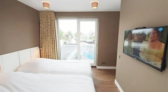 Двухместные апартаменты с балконом и с видом на озеро Harbour Club Terherne