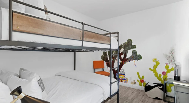 Hummingbird House w/ BBQ in Downtown Phoenix, Забронировать Дом для отпуска Виллы Финикс, рядом с Orpheum Theatre Phoenix, Вилла