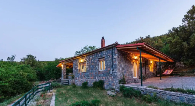 Taygetos Relaxing Cottage, Забронировать Дом для отпуска Отели периферийной единицы Мессения с бассейном, Бассейн