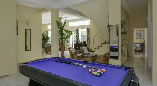 Вилла Newly Renovated 3-bed Spacious Family Home - Villa Decaj 3 Bedroom Home by RedAwning