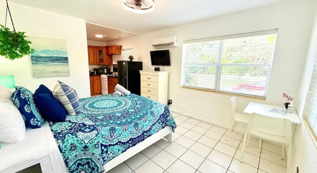 Hollywood Boardwalk Studio Fully Equipped Kitchen