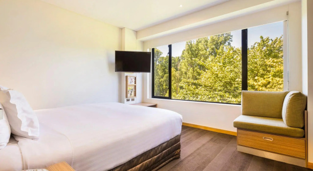 Двухместный номер Standard с видом на парк Crowne Plaza Canberra by IHG