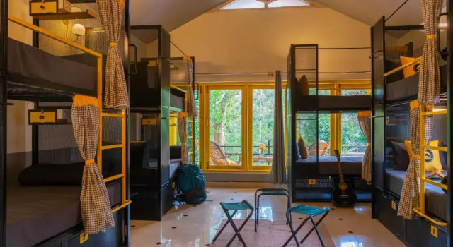 Кровать в общем номере The Hosteller Chikmagalur