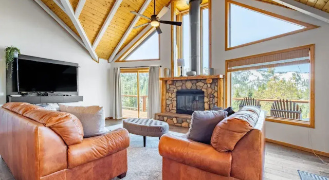 Endless View Lodge by Avantstay Incredible Views Close To Bear Mountain Ski Resort w Hot Tub