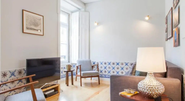 Alfama St George Castle District Fabulous 3 Bedrooms 2 Bathrooms AC Balcony 1st floor Apartment 19th Century Building