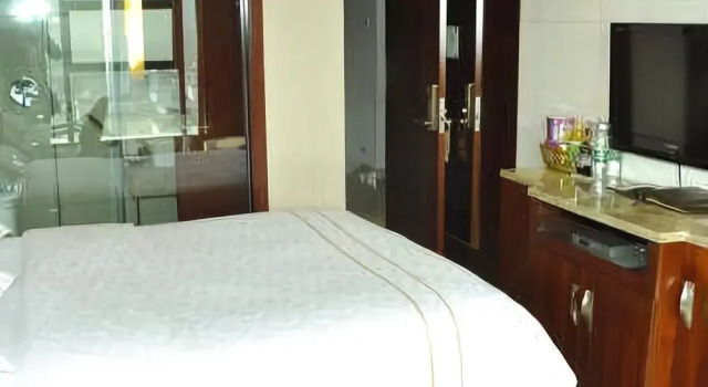 Chunqiu International Hotel - Guangyuan, Book Hotel Hoteller i Lizhou med pool, Swimmingpool