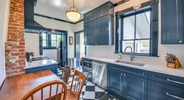 Коттедж Radiant Gloucester House w/ Private Porch