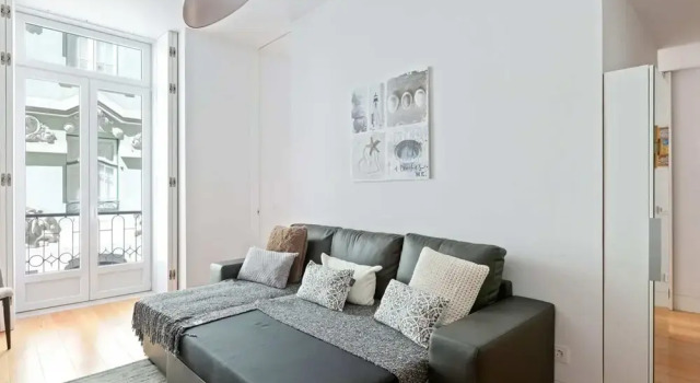 Spacious 1 Bedroom Apartment Near Baixa