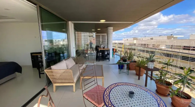 Апартаменты Bay View One, Stunning 3 bed condo with sea view & rooftop pool