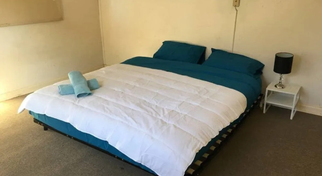 Spacious 3 Bedroom Terrace in Newtown, Забронировать Дом для отпуска Коттеджи Сиднея, рядом с Театр Enmore, Коттедж