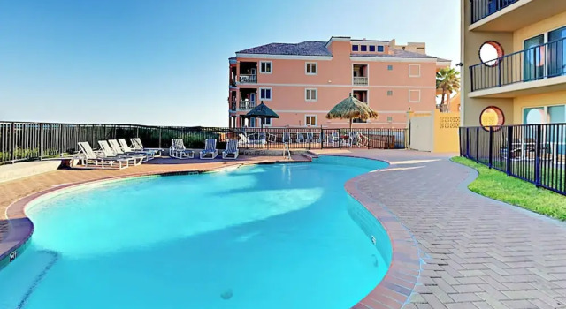 Oceanfront 1st-floor Condo on Spi: Patio & Pool, Buchen Sie Ferienwohnung Padre Island USA