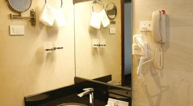 Balkonlu küçük süit Daamat Hotel