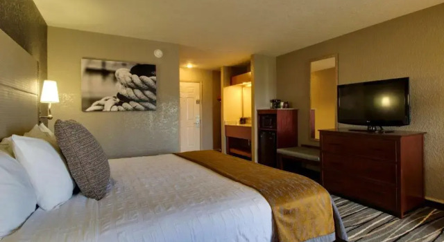 Номер Standard с балконом и с частичным видом Best Western Harbour Pointe Lakefront