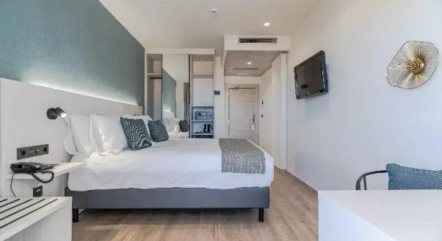 Одноместный номер Deluxe с балконом и с видом на море Ramada Resort by Wyndham Puerto de Mazarron