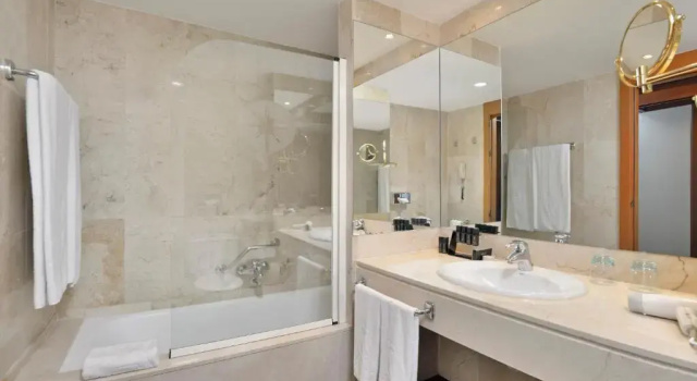 Трёхместный номер Standard Best Western Premier CMC Girona