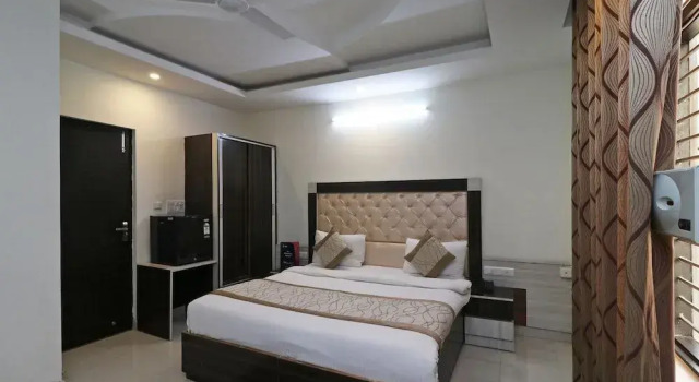 OYO 8971 Woodstay Inn Sector 45