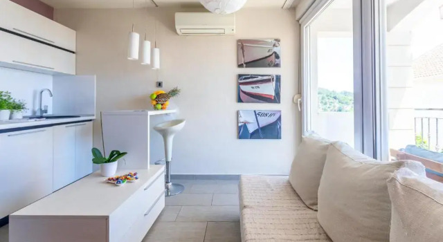 Deluxe Apartments Primi, Prenota Appartamento Città di Lesina 