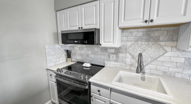 Summersalt 1 Bedroom Condo by RedAwning