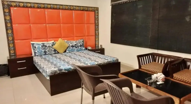 Capry Guest House, Prenota Affittacamere Hotel a Karachi con parcheggio, Parcheggio