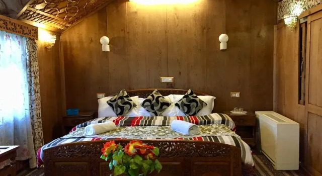 Номер Deluxe с балконом New Sea Palace Houseboats