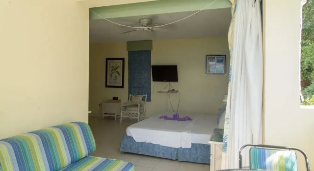Студия Economy Moonlight Beach Studio At Montego Bay Club Resort