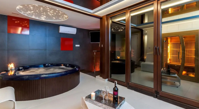 Апартаменты Luxury Parkside Apartments Old Town