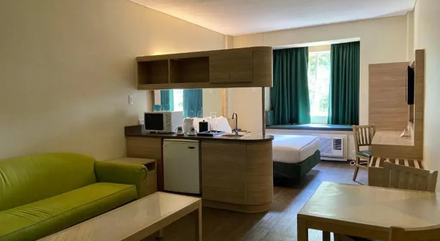 Двухместный люкс Microtel by Wyndham Tarlac