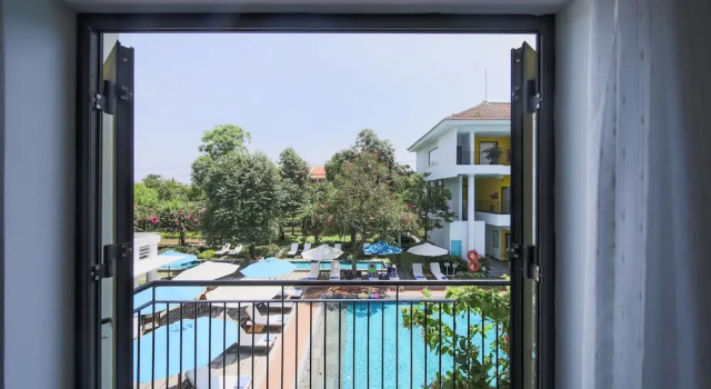 Двухместный номер Deluxe с балконом и с видом на бассейн ÊMM Hotel Hoi An