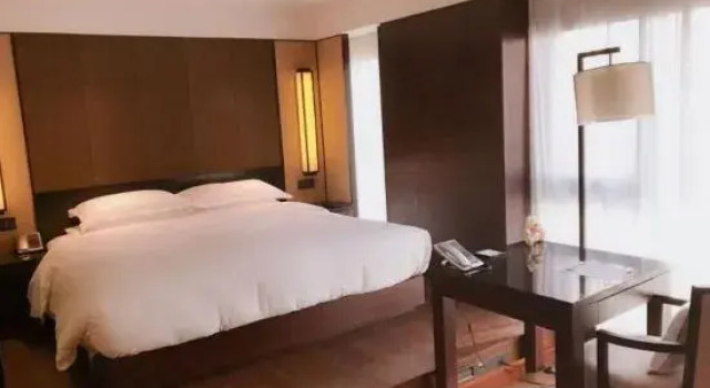 Люкс Deluxe Gloria Plaza Hotel Dong Sheng
