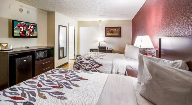 Четырёхместный номер Deluxe Red Roof Inn Houston East I-10