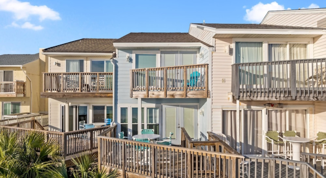 Номер Standard Go-jo Getaway! Coastal Comfort, 2BR Beachfront Townhouse, Sleeps 6