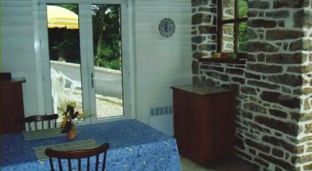 House With one Bedroom in Beuzec-cap-sizun, With Wonderful Lake View and Enclosed Garden - 2 km From the Slopes, Rezerwuj Hotel  