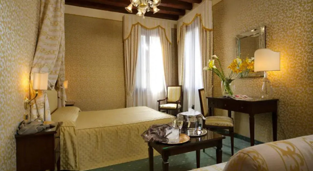 Двухместный номер Deluxe с видом на канал Hotel Ca DOro - WENICE Deep Culture