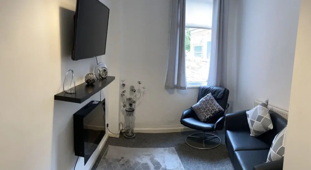 Modern 3-bed, 4 Bath House in Coventry City Centre