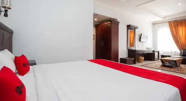 Люкс RedDoorz Syariah near RS Yos Sudarso Padang