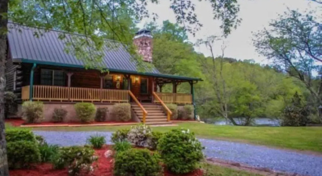 Toccozy Cabin Retreat, 예약 휴가용 주택 Williamstown 미국