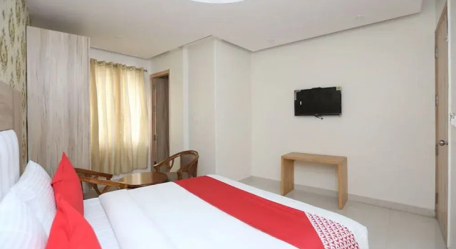 Capital O 18853 Hotel Mega, Забронировать Отель Отели Нью-Дели с парковкой, Парковка