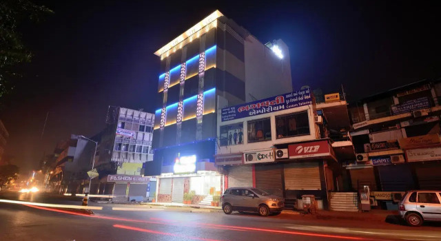 Hotel One up, Rezervovat Hotel Hotely v Gujarat s parkováním, Parkování