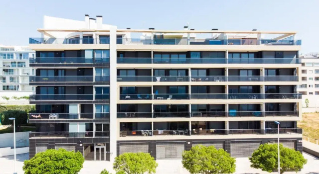Апартаменты Primera línea de mar con piscina, gimnasio y parking 2 hab y 2 baños