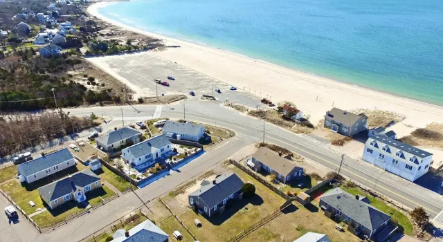 Walk to Craigville Beach: Cape Cod Gem w/ Patio, Book Feriehus Centerville Cape Cod