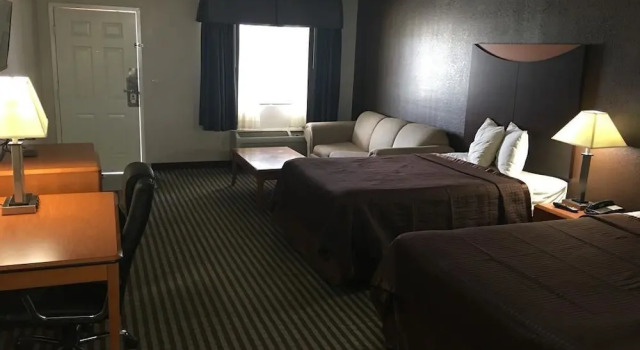 Четырёхместный номер Standard Cypress Inn