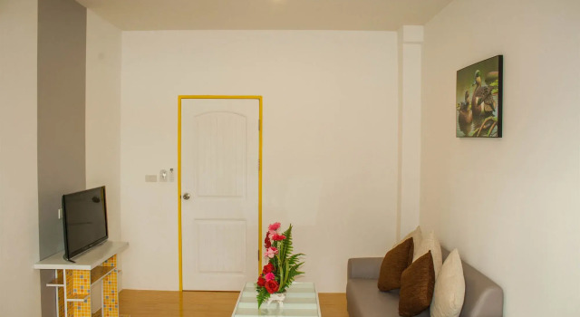 The Sunflower Holiday Hostel, Забронировать Хостел Таланг остров Пхукет