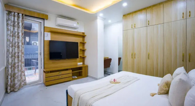 Alaya Stays Miyabi Executive Suite, Elegant 1-BHK Suite With Common Pool, Gym & Restaurant, Забронировать Отель Гургаон 