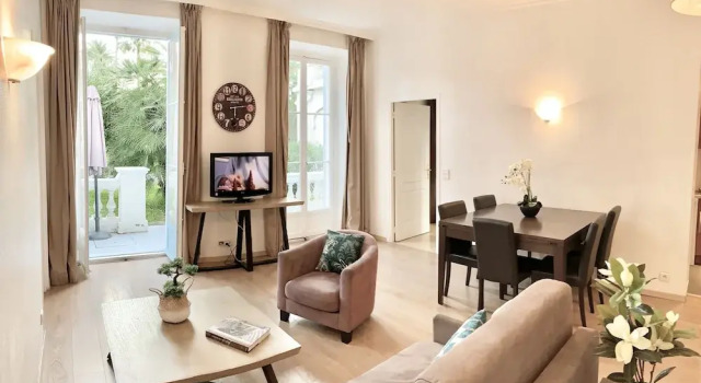 L'Orient Palace 3 Apartment, Забронировать Апартаменты/квартира Отели Ментон с парковкой, Парковка
