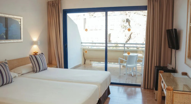 Двухместный номер Standard с балконом Hotel LIVVO Lago Taurito & Aquapark